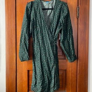 NWT patterned long sleeve green wrap dress